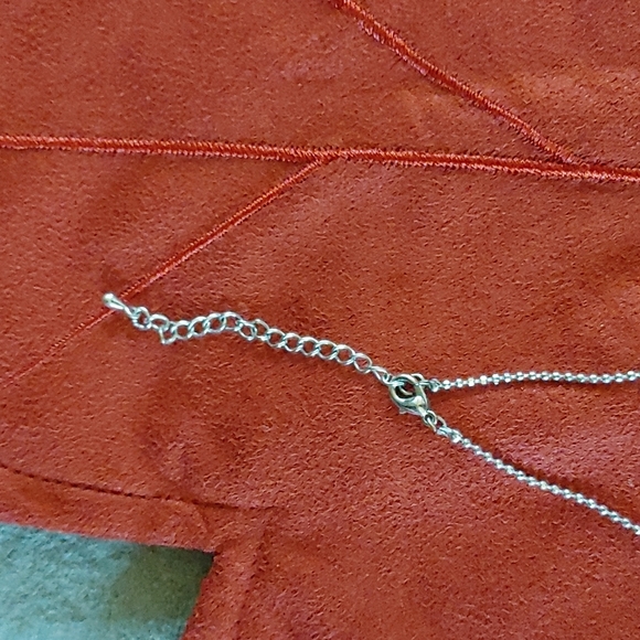 Flowered Necklace - Picture 3 of 3